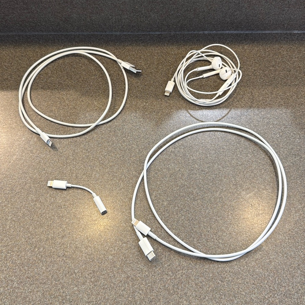 Bundle of four Apple Lightning cables/adapters/headphones